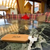 Parmi les visiteurs internationaux, les nuitées des Chinois ont diminué de 24,0%, celles des Allemands de 10,5% et celles des Italiens de 3,5%. A l'inverse, les touristes américains ont réservé 14,1% de plus de nuitées, les Français 8,3% et les Britanniques 3,7%. KEYSTONE/JEAN-CHRISTOPHE BOTT